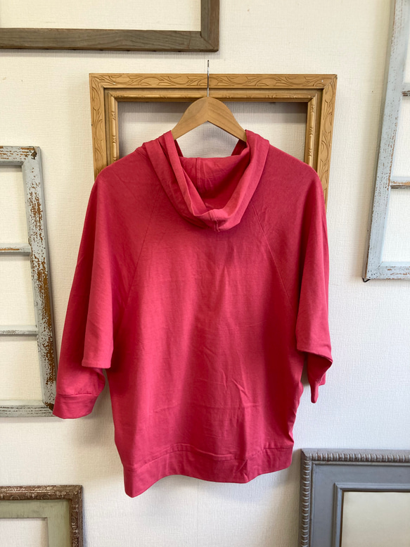 促銷價❤️薄款棉質剪裁縫製材質蝙蝠袖連帽衫震撼粉紅色（尺寸L） 第16張的照片
