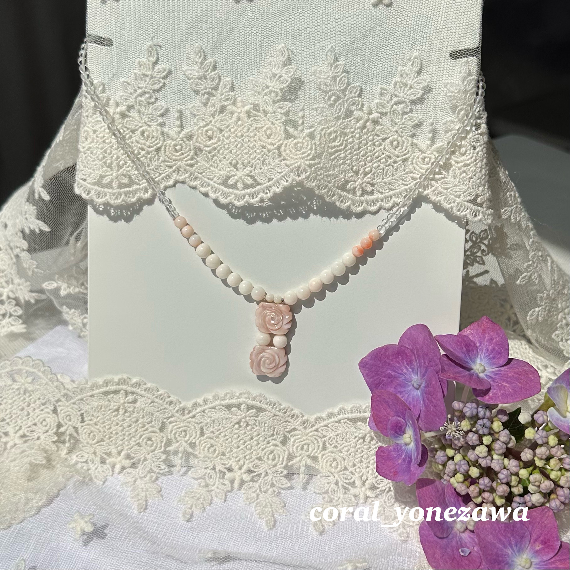 珊瑚・水晶・薔薇彫り蝶貝でオリジナルネックレス　R50623Y3