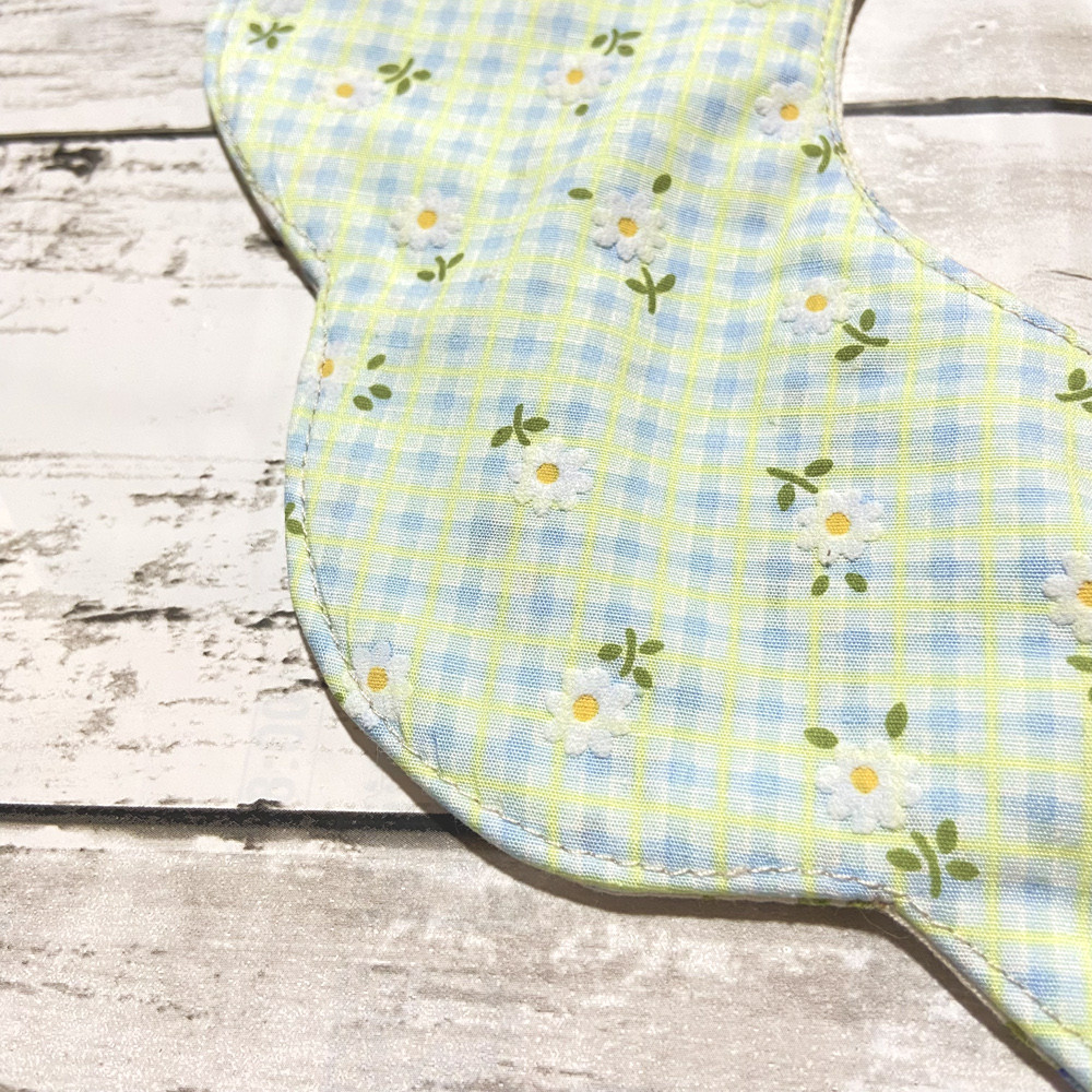 ハンドメイド 三角スタイ(黄色花柄)