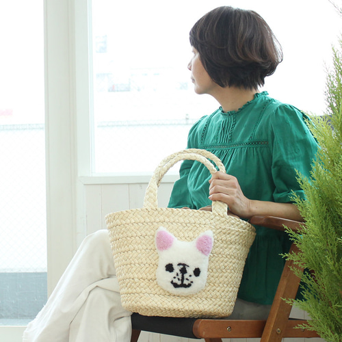 レッサーパンダ刺繍かごバッグ 刺繍のレタリングロゴ入り スモール クロシェ かごバッグ (PRADA