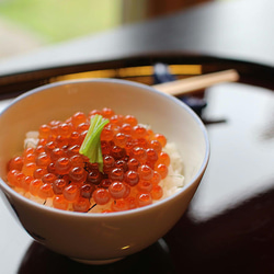 冨茂登 特製　いくらの醤油漬け×2瓶・塩辛・粒うに【4点セット】 2枚目の画像