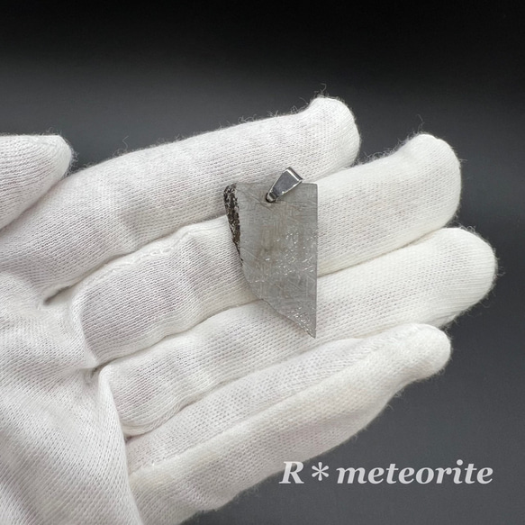 ペンダントトップ【ギベオン隕石】(表皮部分あり)＜ステンレス製チェーンor革紐セット＞ins-133 2枚目の画像
