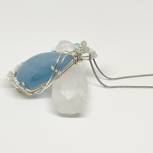 大きな水の雫のようなアクアマリンのワイヤーペンダント ネックレス