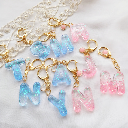 【H.S.N】ニュアンスカラー　レジン　イニシャルキーホルダー レジン イニシャルキーホルダー「S」 ソーダ色 キーホルダー 5f