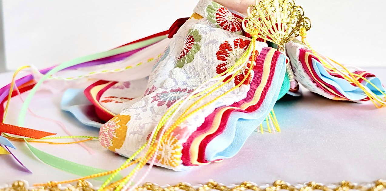 606 ひなまつり 小さな着せ替えお着物〈お姫様〉十二単 白地に丸花文様空色かさね【新襟仕様】