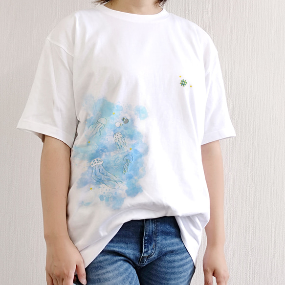 さわやかなブルーに漂うクラゲ刺繍Tシャツ Tシャツ nine-D 通販