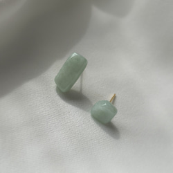 【iB gem】翡翠のミニピアス　天然石　一粒ピアス　一点物 3枚目の画像