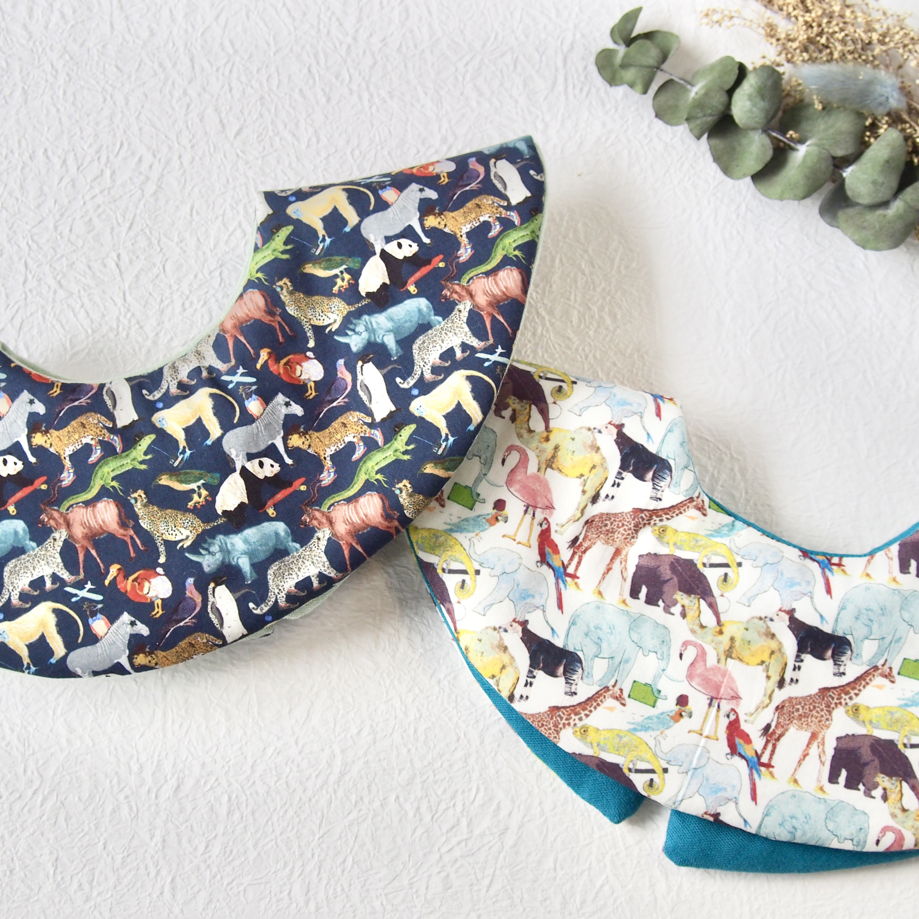 B39 ポンポン付き まんまる スタイ ハンドメイド 心強く リバーシブル 