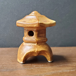 とうろう（トウロウ）三つ足（茶）4．5cm】 燈籠 灯籠 蟷螂
