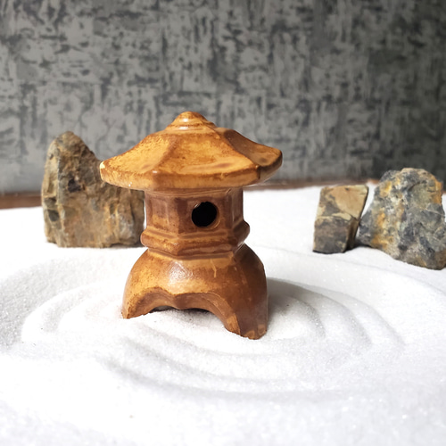 とうろう（トウロウ）三つ足（茶）4．5cm】 燈籠 灯籠 蟷螂