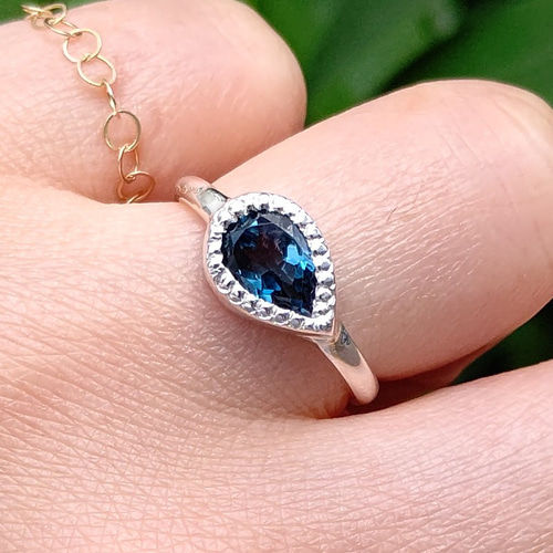 ロンドンブルートパーズ きらめく深いブルーのしずく 2,5ct ミル