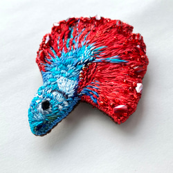 ベタの刺繍オーナメント/ブローチ "red and blue betta fish" 魚モチーフ　魚ブローチ 17枚目の画像