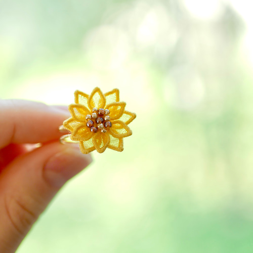 特集掲載】夏を彩るひまわりリング (受注生産/オーガンジー刺繍 特集掲載】夏を彩るひまわりリング (受注生産/オーガンジー刺繍