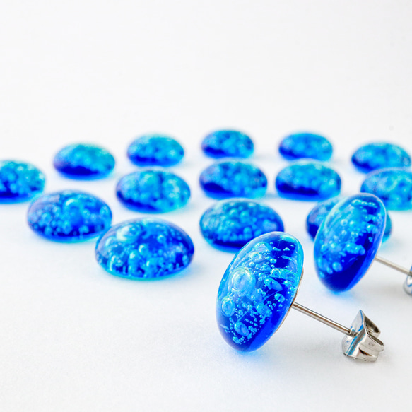 ピアスビジューガラスチャームグラデーション水色夏海サーフィン