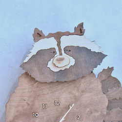 狸寝入りがバレたタヌキの時計 木製 掛け時計 2枚目の画像