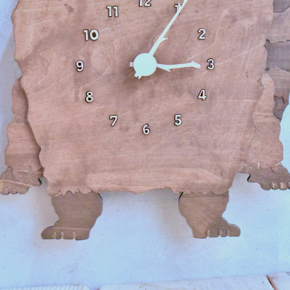 狸寝入りがバレたタヌキの時計 木製 掛け時計 3枚目の画像