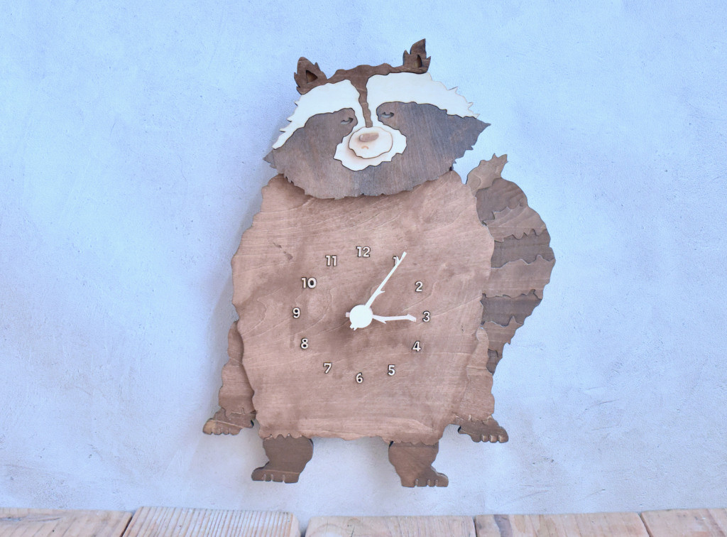 狸寝入りがバレたタヌキ レギュラーサイズ 時計 木製 掛け時計