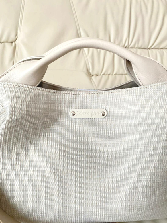 新作日本製　パールホワイトにアイボリーの本革　シルバーの煌めくジュエリーのような上品バッグ 9枚目の画像
