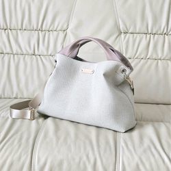 新作日本製　パールホワイトにアイボリーの本革　シルバーの煌めくジュエリーのような上品バッグ 3枚目の画像