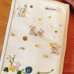 手刺繍のレトロブックカバー『くまちゃんの夏休み』 [文庫本・単行本・ハードカバー・手帳] 3枚目の画像