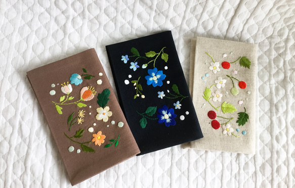 花刺繍の通帳ケース・ネイビー 6枚目の画像