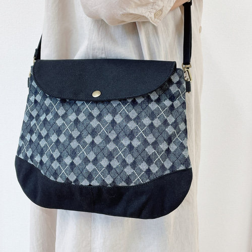 【新品・未開封】familiar チェック柄 サコッシュ 約22×17cm 新品 未開封 ファミリア サコッシュ 完売品｜Yahoo!フリマ（旧