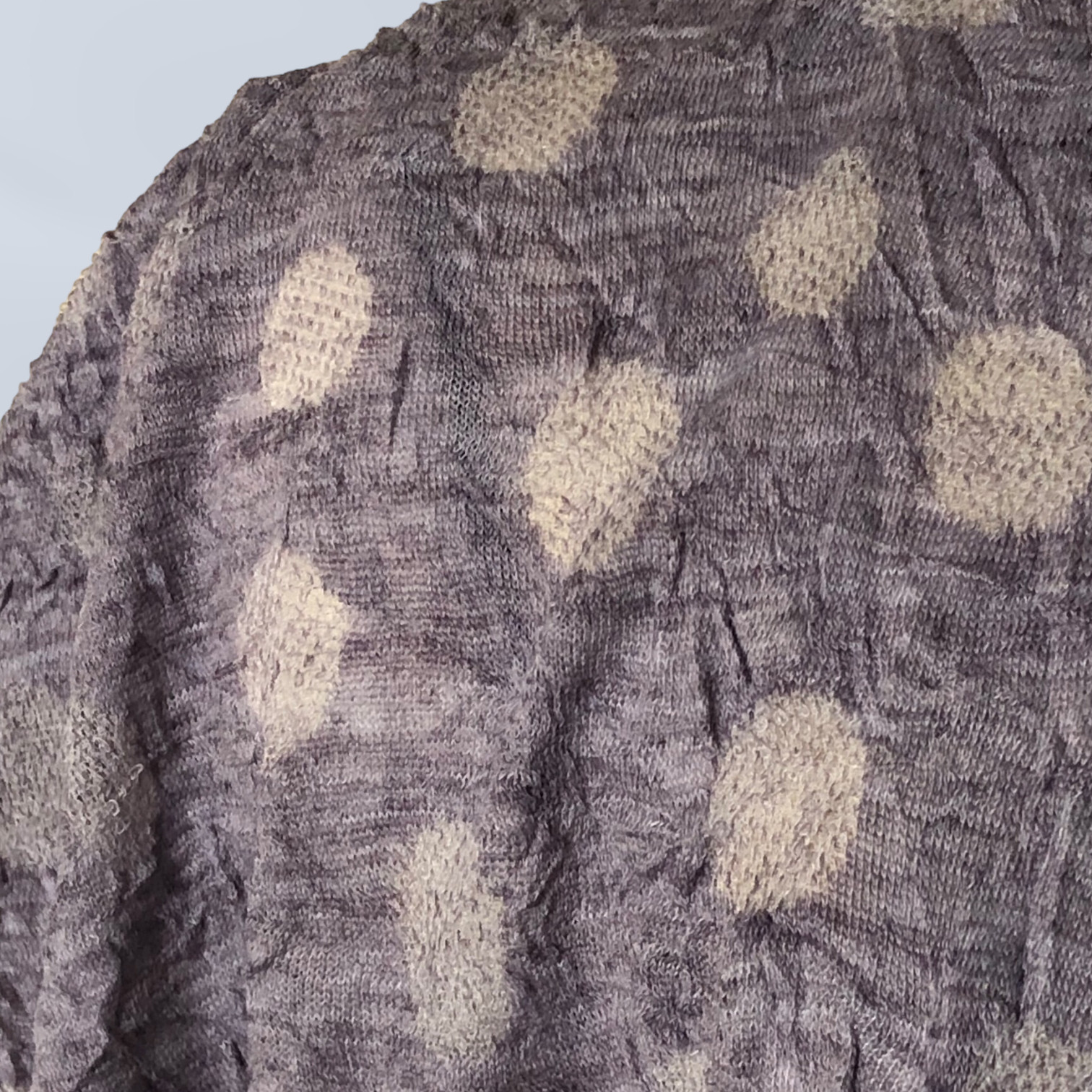 水玉パープルの尾州カットソー生地を使用したフレンチスリーブTシャツ