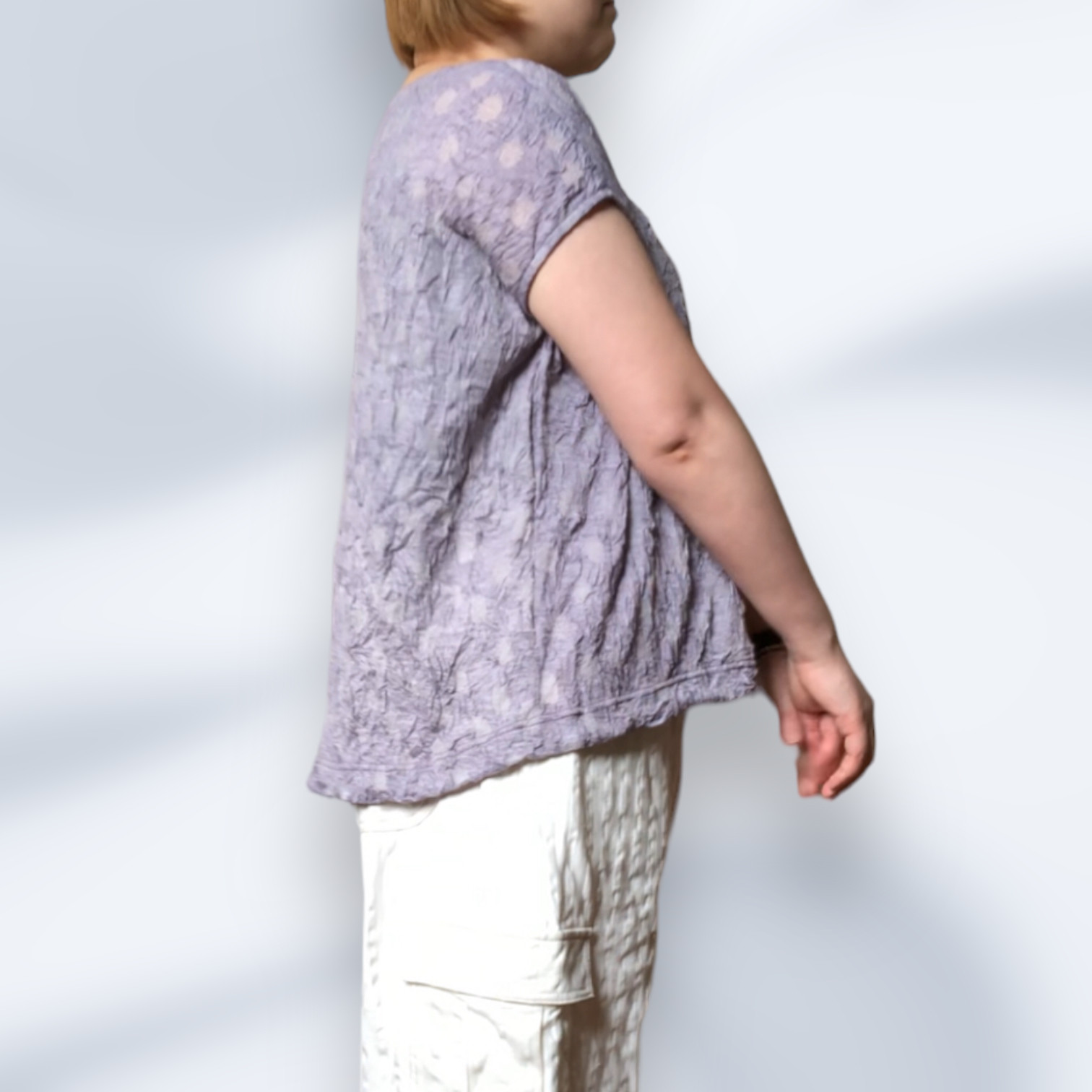 水玉パープルの尾州カットソー生地を使用したフレンチスリーブTシャツ