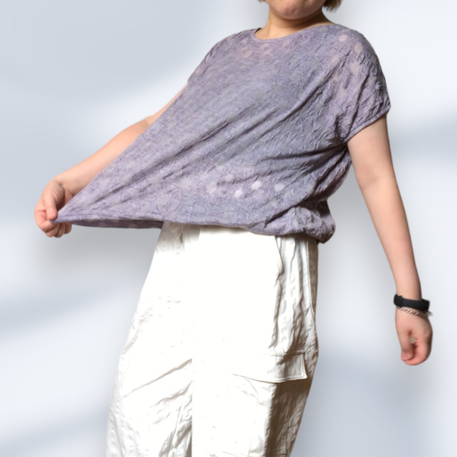 水玉パープルの尾州カットソー生地を使用したフレンチスリーブTシャツ