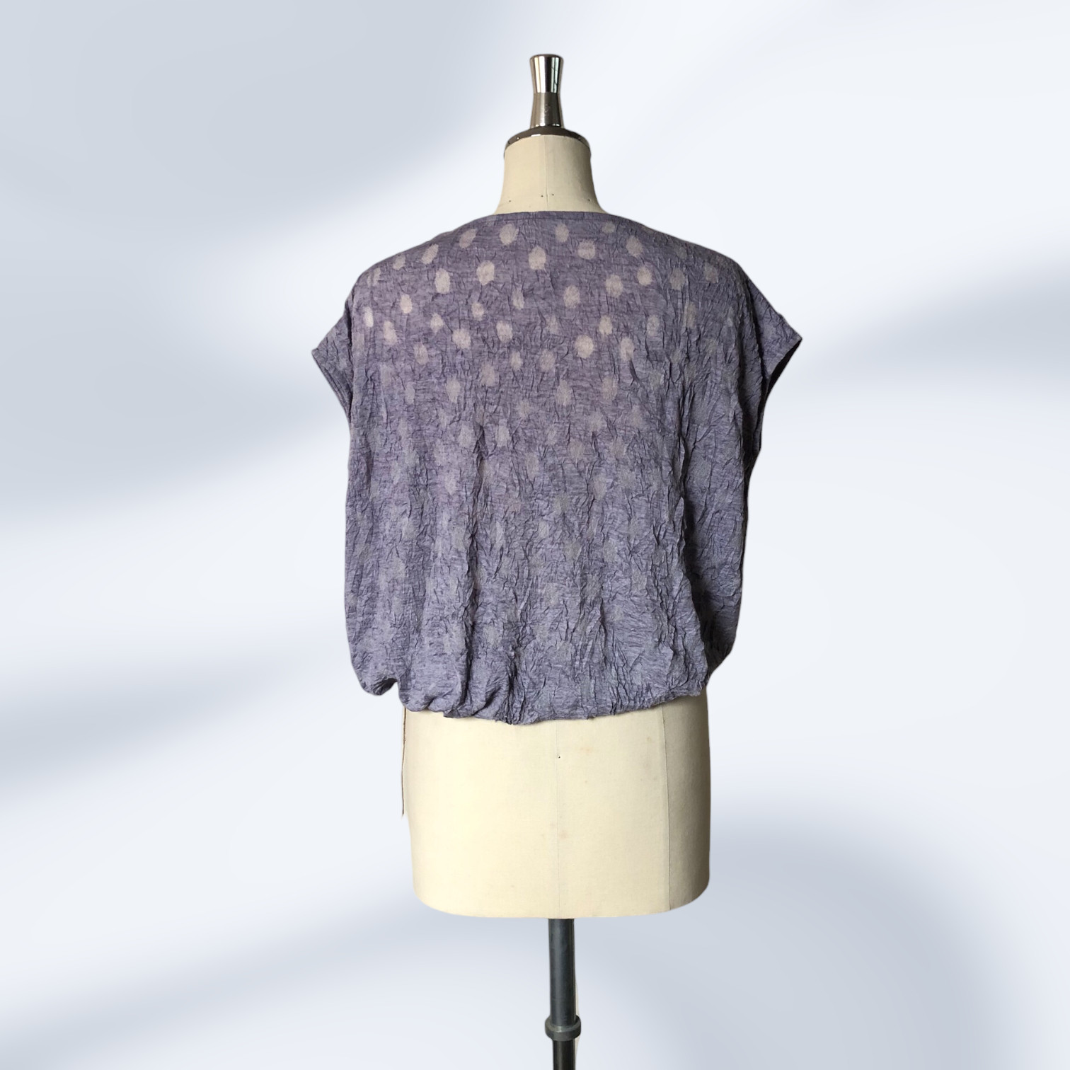 水玉パープルの尾州カットソー生地を使用したフレンチスリーブTシャツ