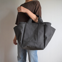 LOOK1 TOTE BAG(チャコール/グレー) 5枚目の画像