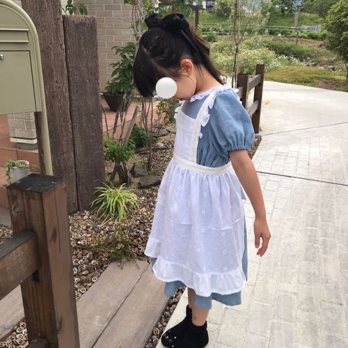 フリルエプロン 70〜130サイズ ハロウィン仮装も ホワイト 刺繍 子供服