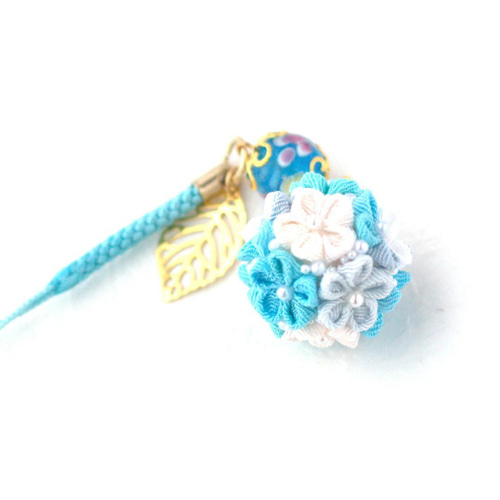 つまみ細工帯飾り　根付け　バックチャーム 手作りキット 普段づかいのつまみ細工 バックチャームとヘアゴム