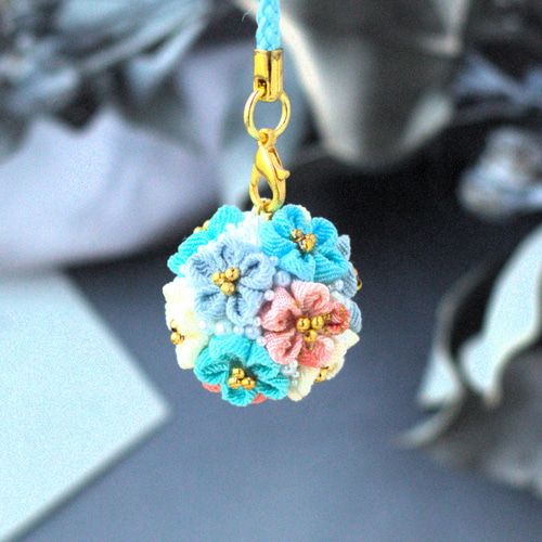 ❁つまみ細工メタルブルーブーケ根付けストラップ❁キーチャーム