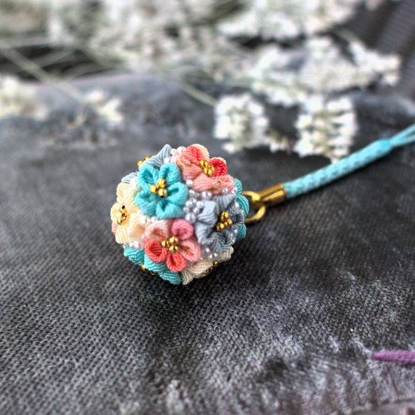 ❁つまみ細工メタルブルーブーケ根付けストラップ❁キーチャーム