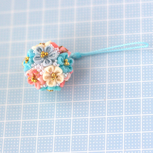 ❁つまみ細工メタルブルーブーケ根付けストラップ❁キーチャーム