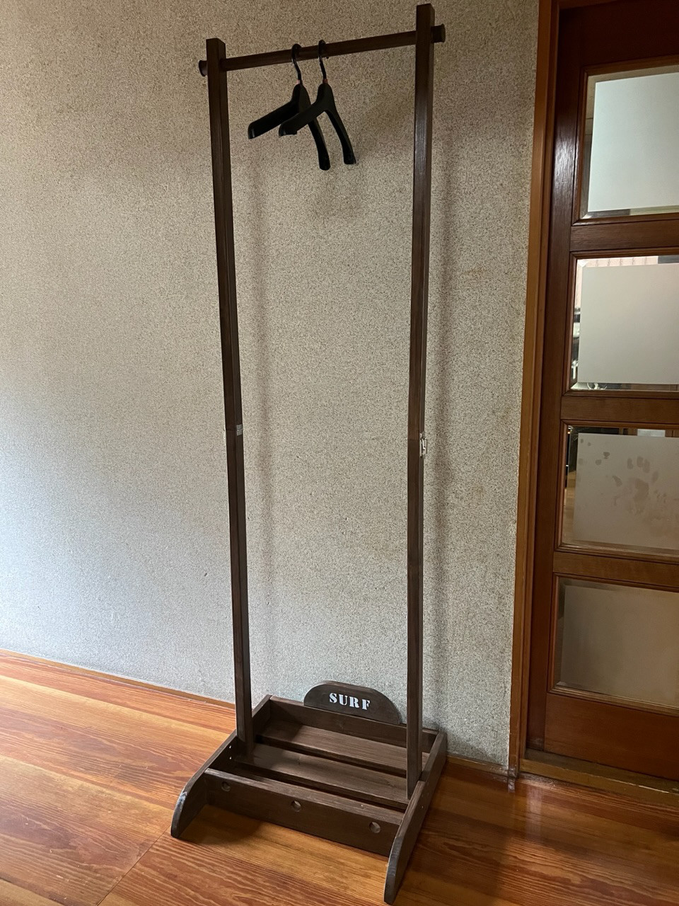 人気のウォルナット色 サーフボードラック