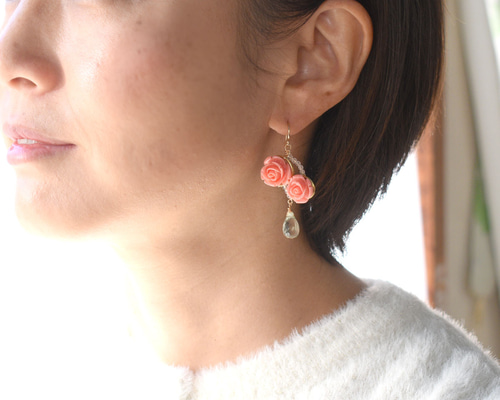14kgf ロココ風 薔薇のピアス ピアス（フック・チェーン