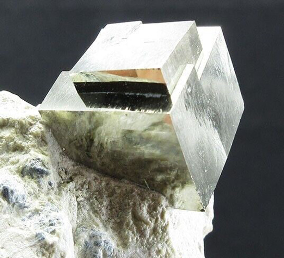 41g ★希少なシャープなキューブのステップ状結晶★ 母岩付 天然 パイライト 結晶 原石 鉱物 標本｜スペイン産 7枚目の画像