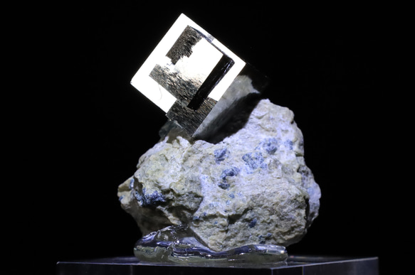41g ★希少なシャープなキューブのステップ状結晶★ 母岩付 天然 パイライト 結晶 原石 鉱物 標本｜スペイン産 4枚目の画像