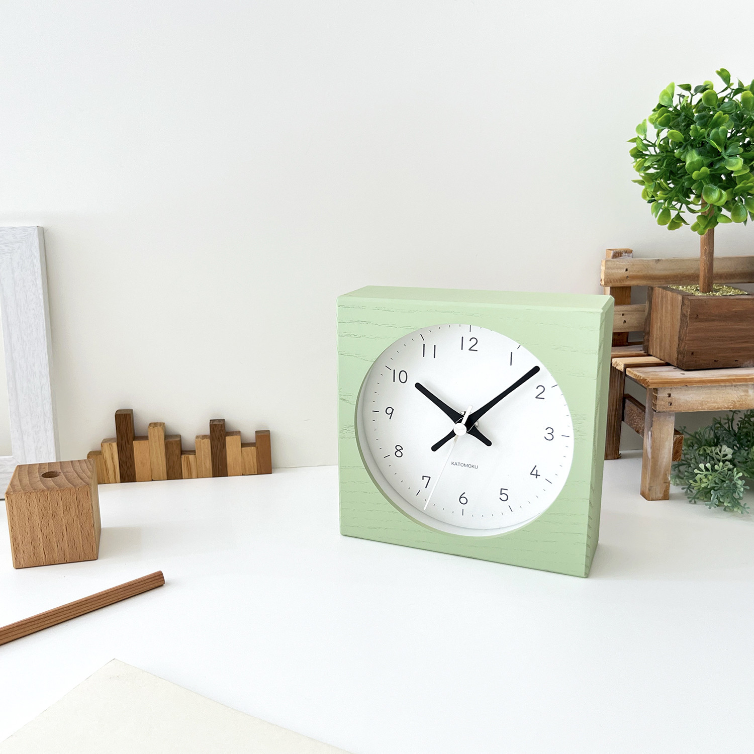 KATOMOKU Dual use clock 9 グリーンkm-135LGRC 電波時計 置き時計 掛け時計