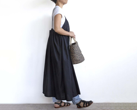 カットワークキャミソールワンピース（ブラック） 5枚目の画像