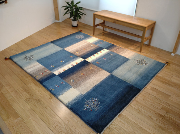 特価16％OFF】通年18℃のウール絨毯】ペルシャ  ギャッベ　リビング　196x143cm ブルー　グレー 2枚目の画像