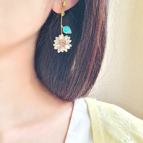 ピアス イヤリング ひまわり 金属アレルギー対応 ペリドット 誕生石