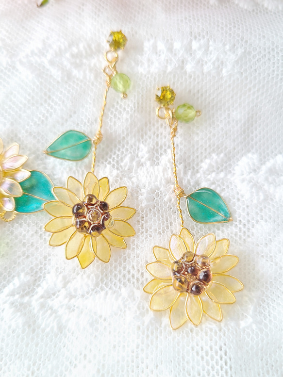 ピアス イヤリング ひまわり 金属アレルギー対応 ペリドット 誕生石