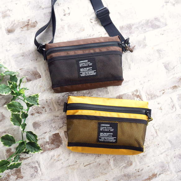 イエロー ナイロン ショルダーバッグ 10ポケットナイロンショルダーバッグ[品番：VI000006856]｜Vita