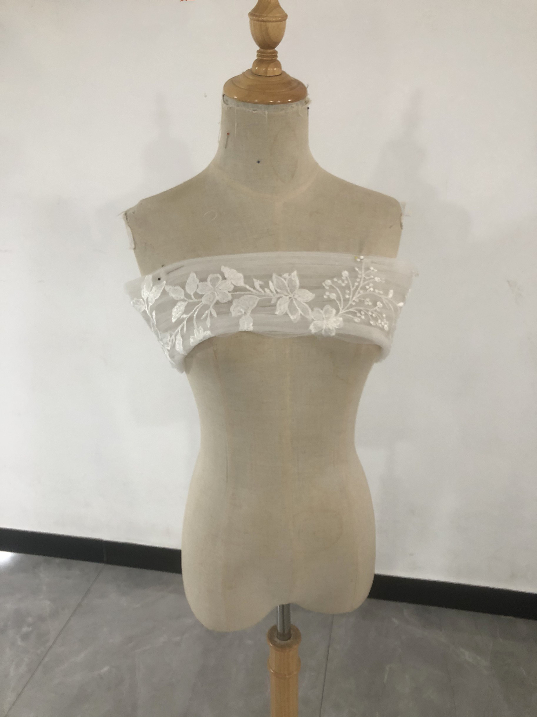 送料無料！ウエディングドレス オフショルダー　色直し　サイズ調整可能　ドレスアレンジ お色直し