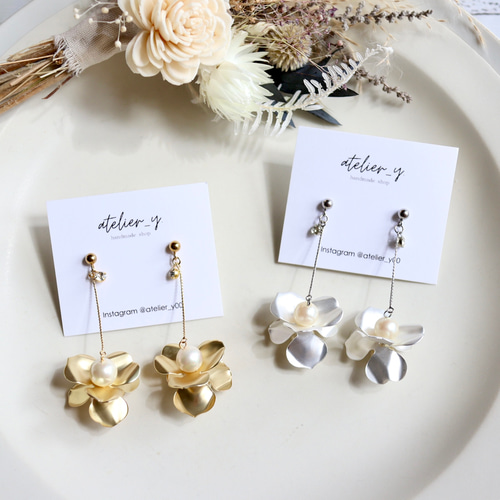 wedding】パールと花びらのゆらゆらピアス/イヤリング（シルバー  