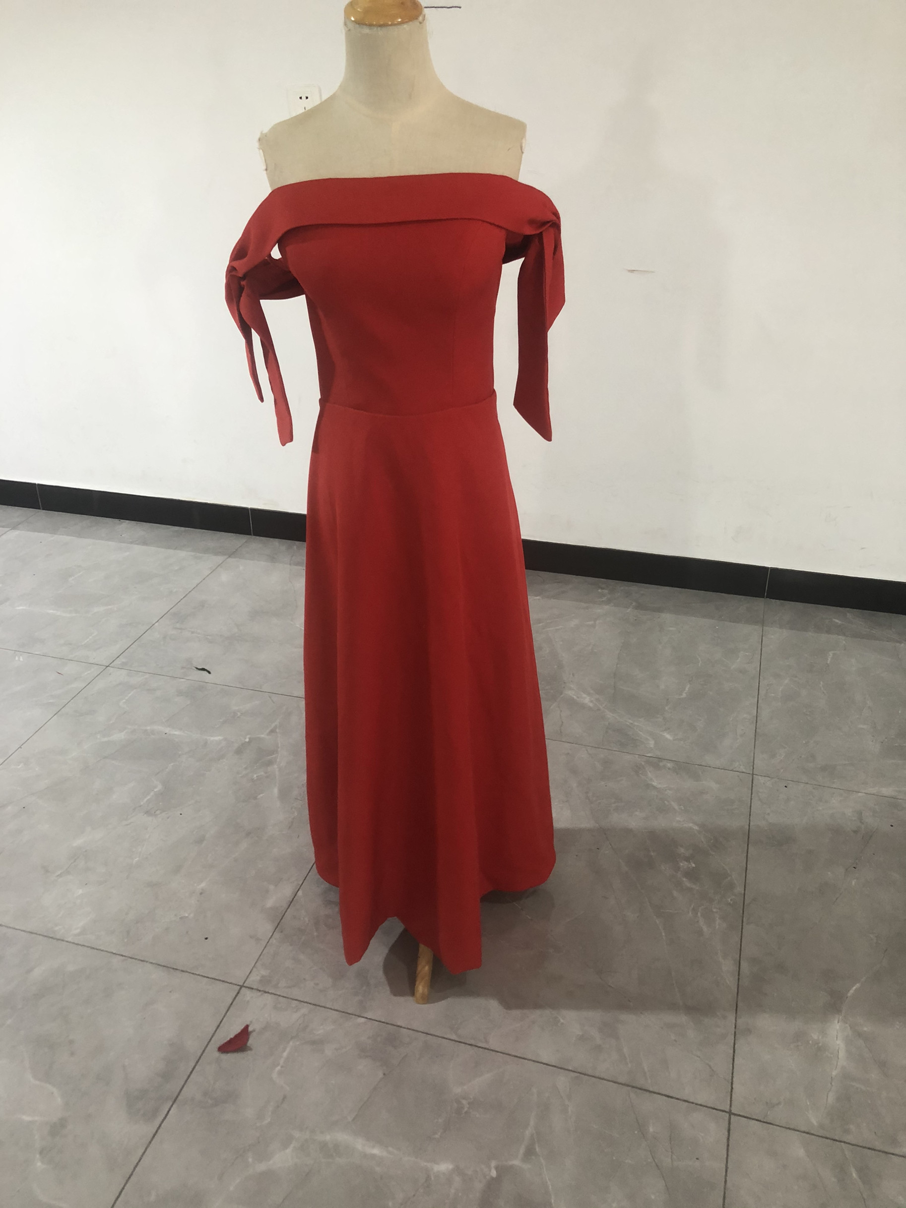 安いオーダー パーティードレス 赤 クレープ生地 ビスチェドレスオフ