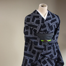 ◇現代 有松鳴海絞　浴衣◇【黒】有松では珍しい幾何学パターンの模様が大人かっこいい印象　トールサイズ裄67ｃｍ袖長め木綿 10枚目の画像